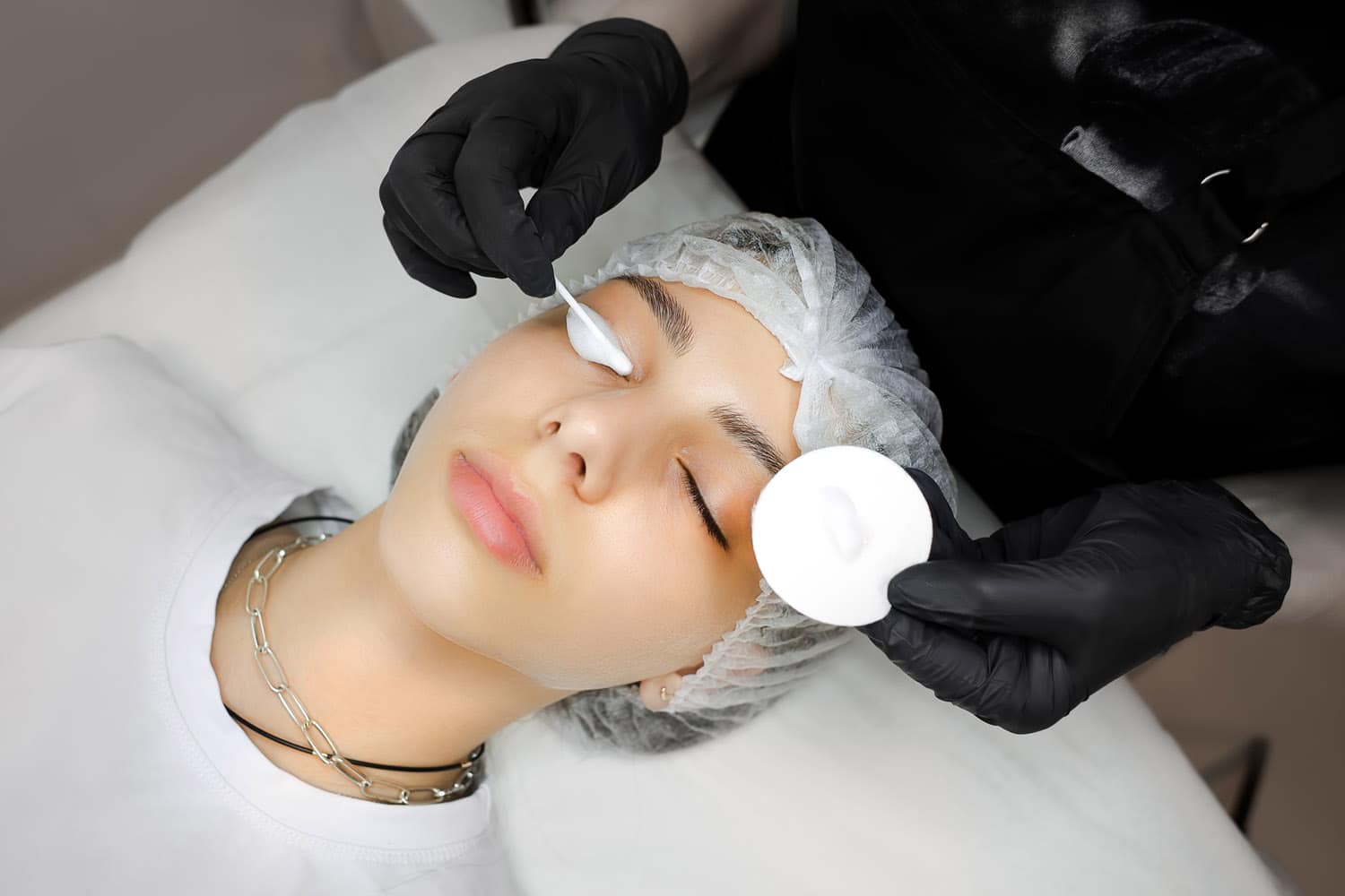 An Overview Of Lash Cleanser And Primer