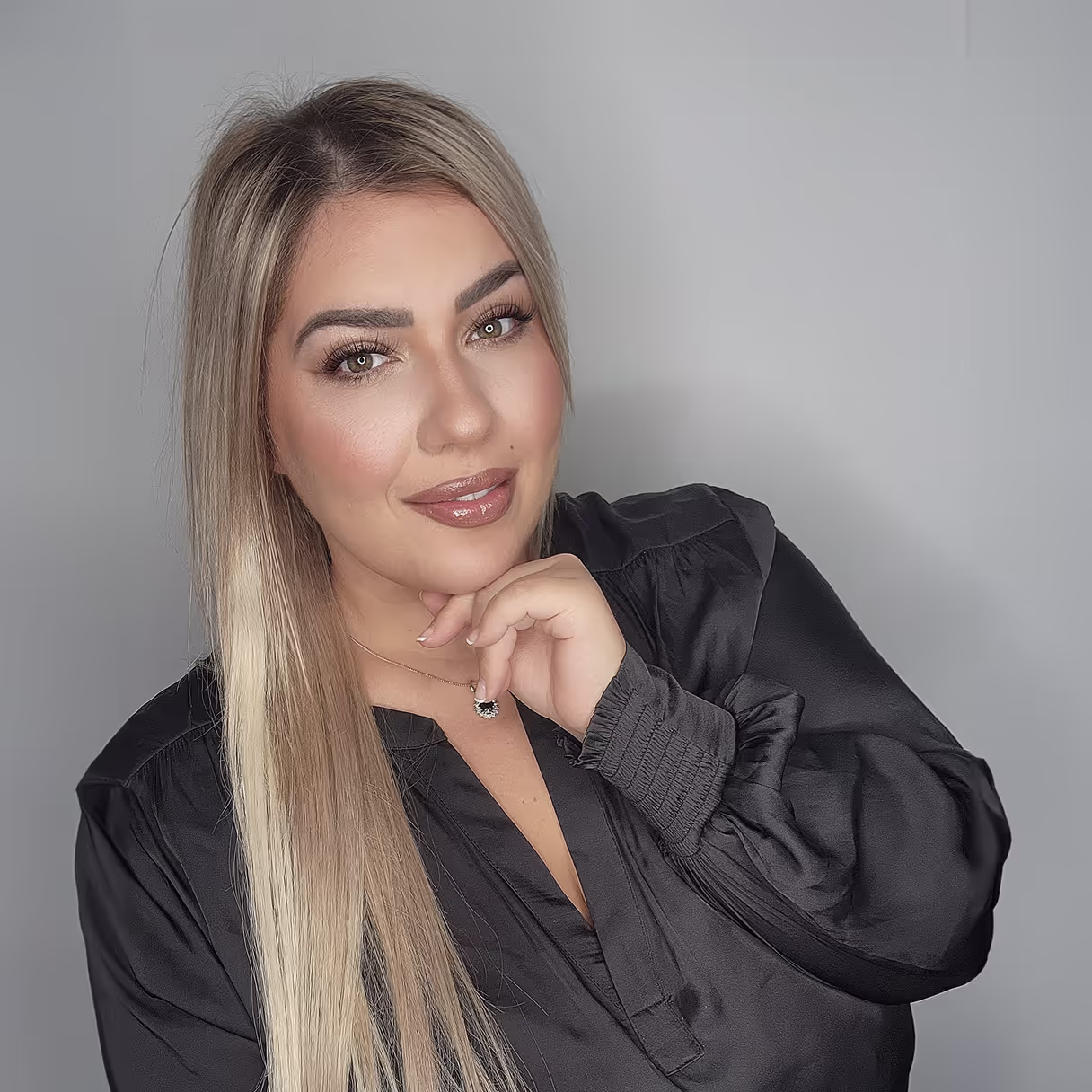 Portrait of Daniela, Lash Trainer at RM Lash Academy.