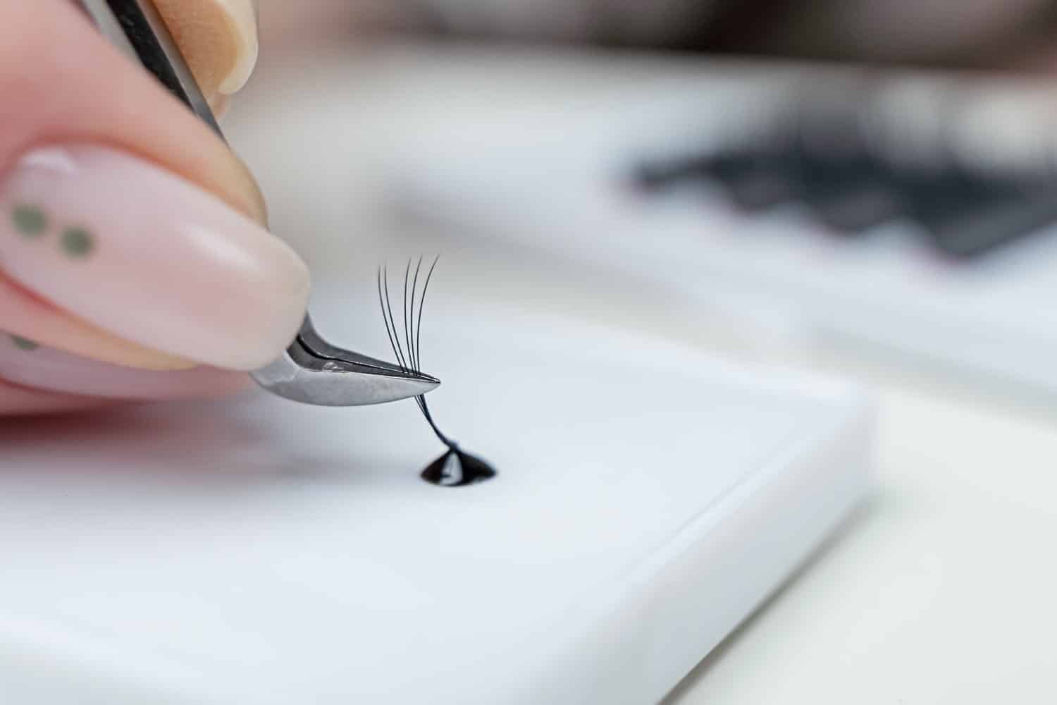 A Guide to Clear and Black Eyelash Extension Glue