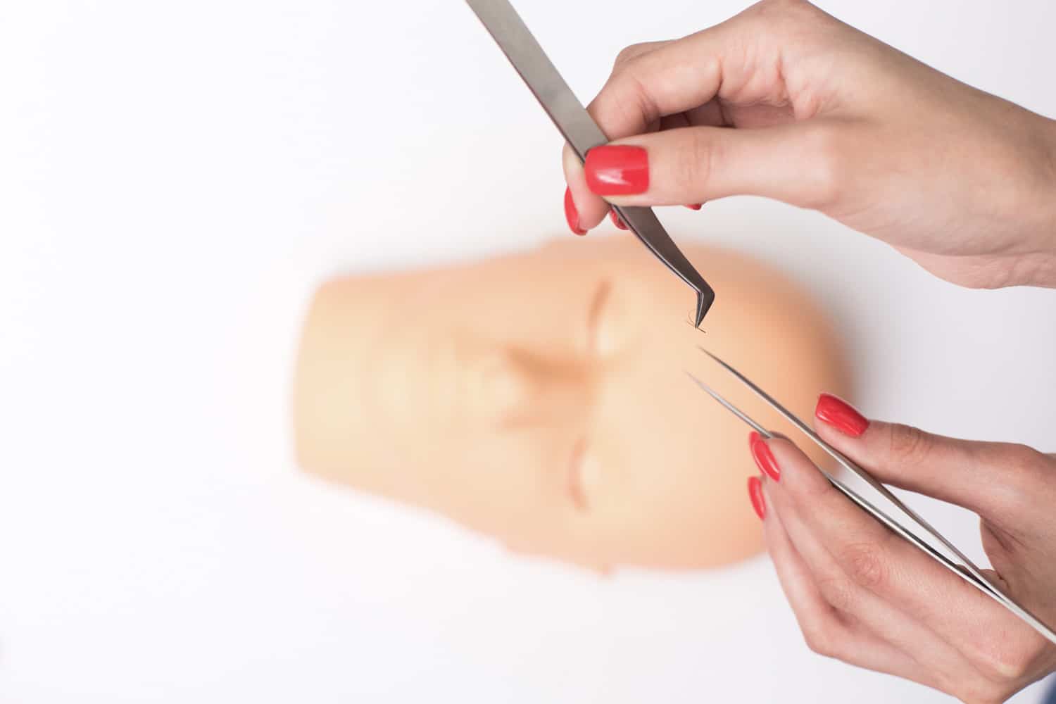 How to Run a Successful Lash Extension Training