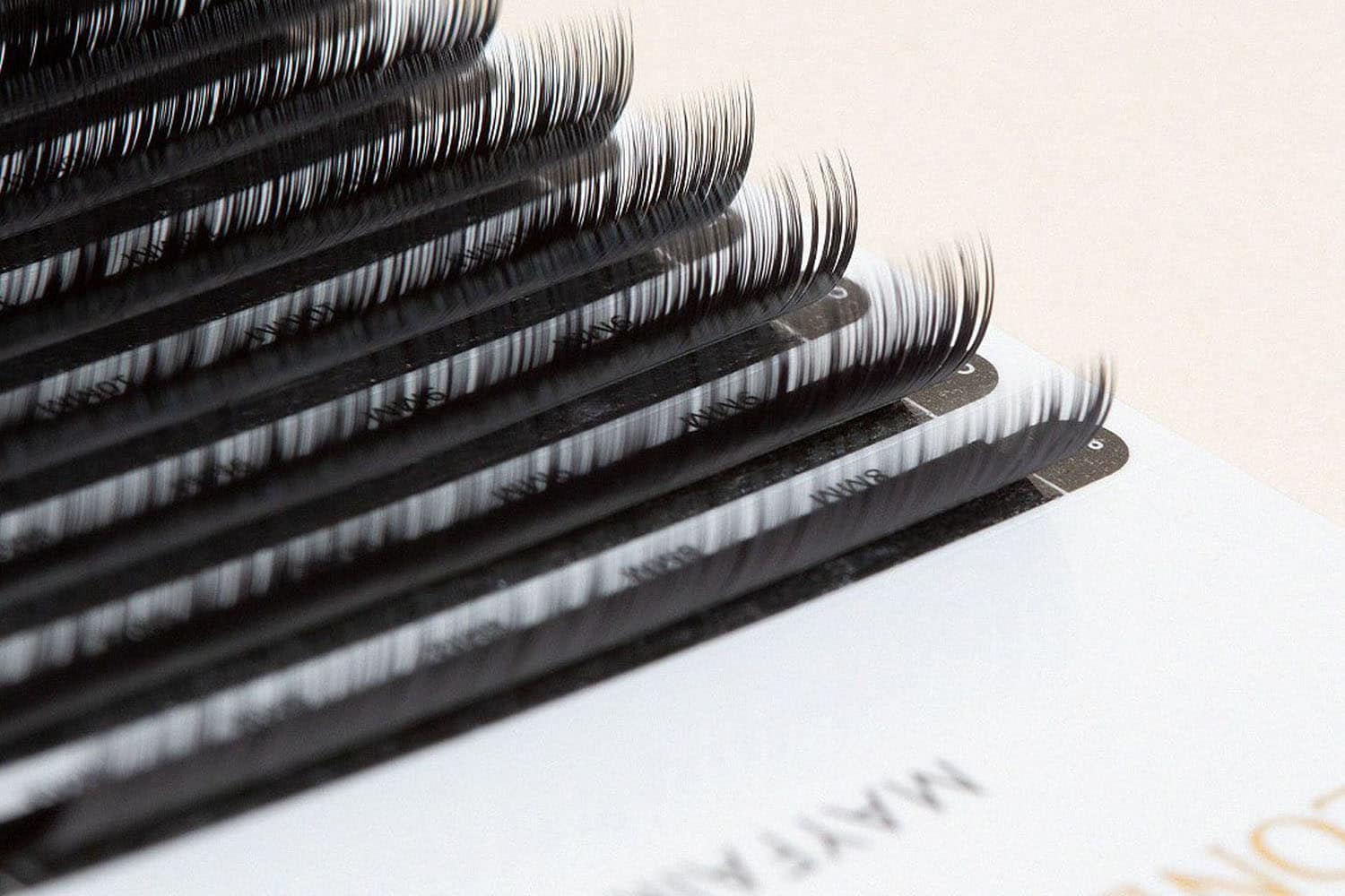 Are DIY Eyelash Extensions Ever a Good Idea?