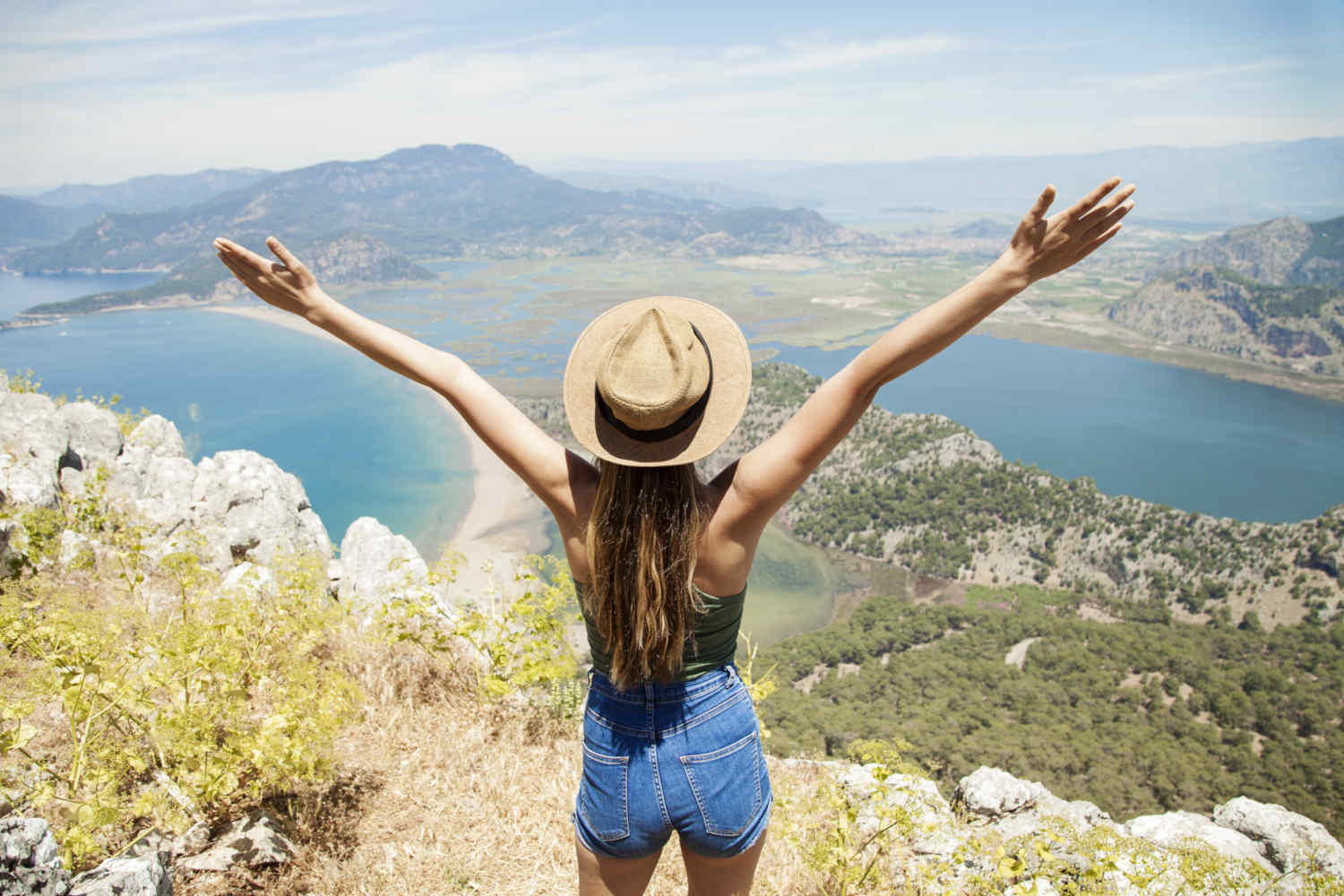 Five Ways to Care for Your Eyelash Extensions During Summer